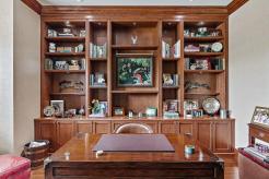 Timeless elegance meets functionality in this traditional Office Design. From the custom-built cabinetry to the refined details, this space crafted with premium Walnut achieves the perfect balance of sophistication and warmth.